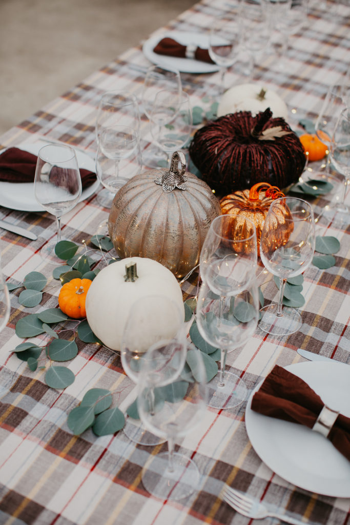 how to set a table for an outdoor wine dinner